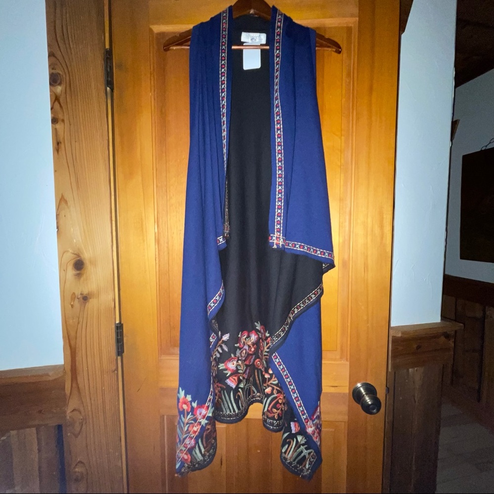 NEW embroidered sweater cardigan vest